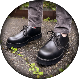 VST 3 Eyelet Shoe (Black) 