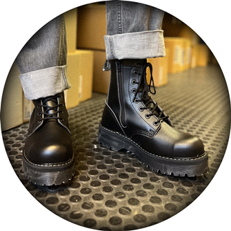 VST 8 Eyelet Mega Zip Boot (Black) 