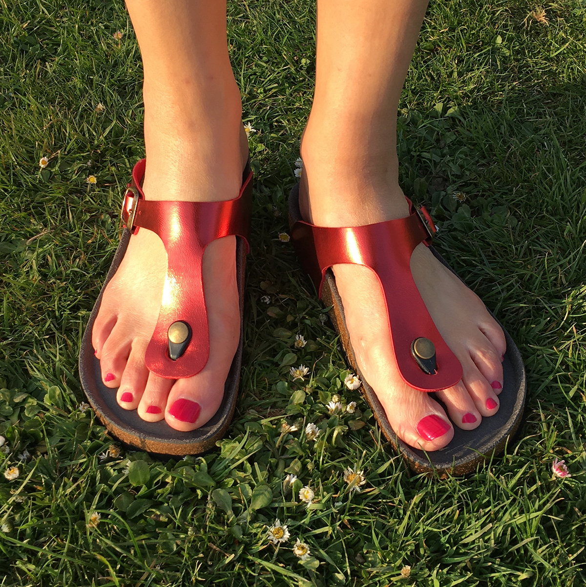 Toe Post Sandal Metallic Red - Sandals